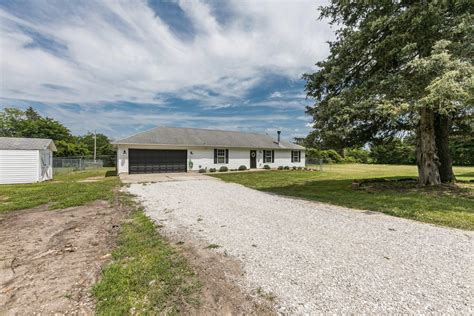 This place is spic & span and oh-so-NICE!. . Homes for sale in bolivar mo